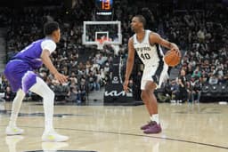 analyse critique du pdg de l'euroleague sur le projet d'intégration d'une ligue européenne dans la nba. découvrez les enjeux et avis des dirigeants sportifs.